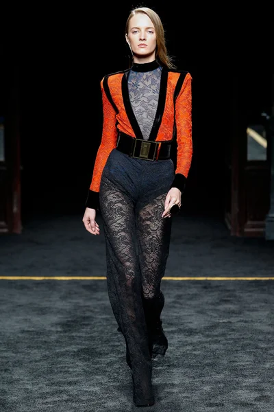 Look 10